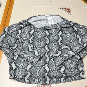 NWT Women’s Snake Skin Print Long Sleeve Shirt Size 0X